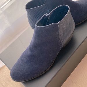 GH BASS- USED- NAVY SUEDE BOOTIES/ US6.5
